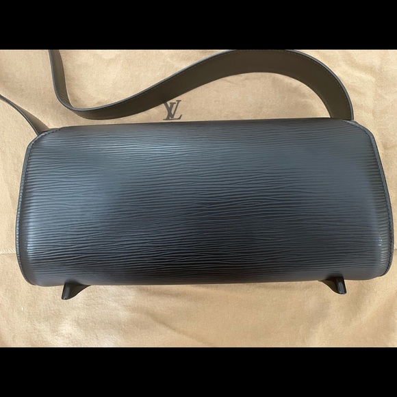 Authentic Louis Vuitton rare Epi Nocturne PM - Picture 6 of 13